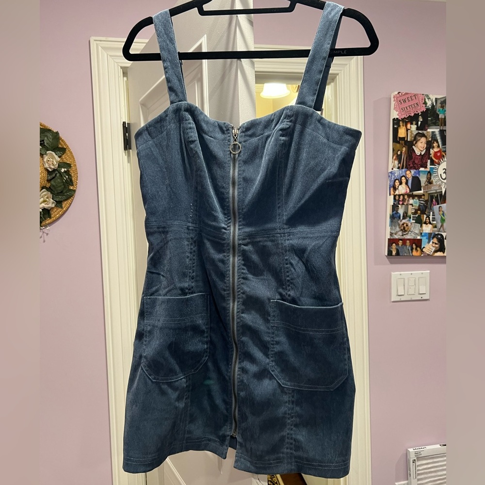 Light blue (denim look) dress with silver zipper down the front. Size medium